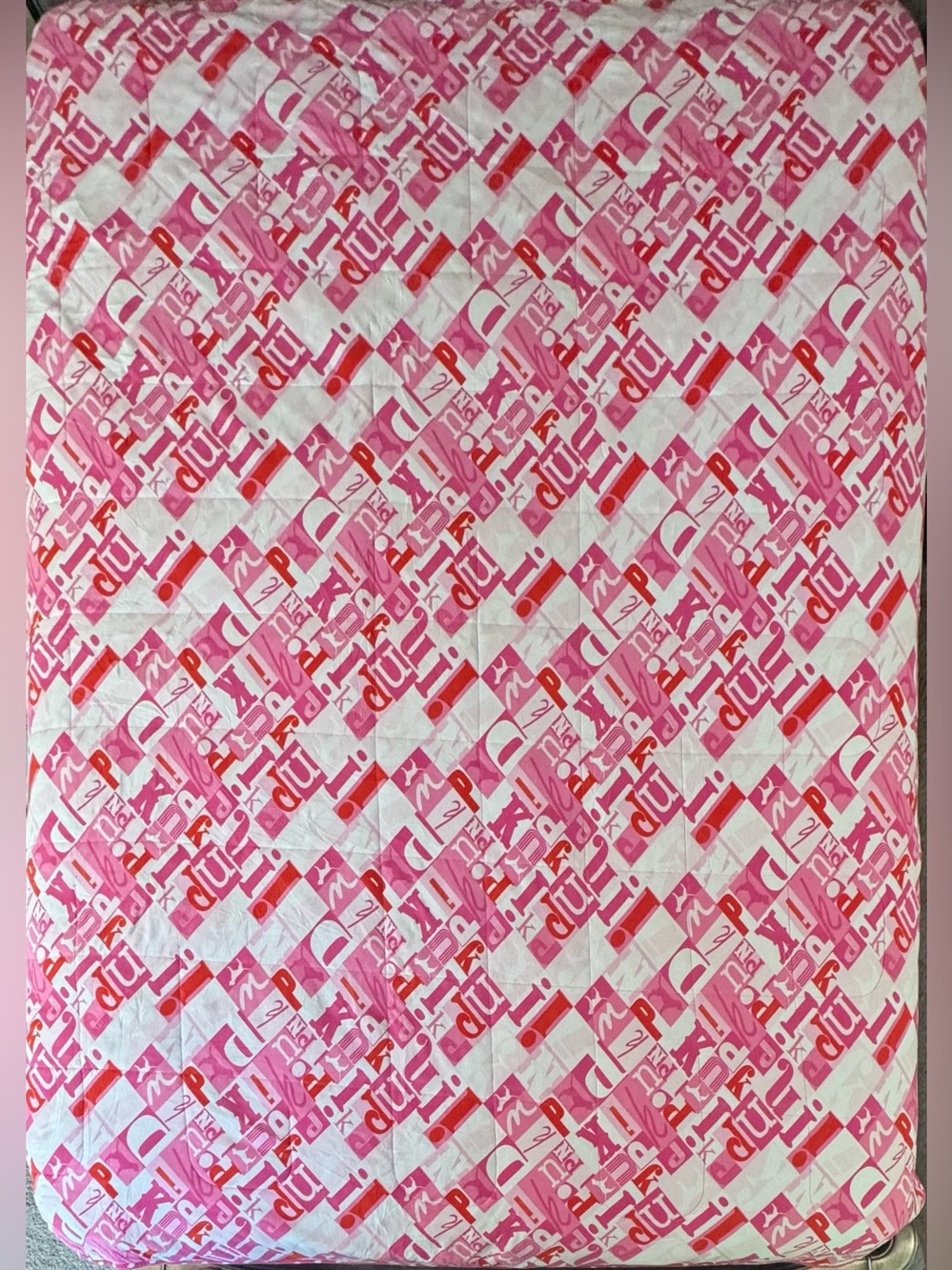 VS PINK VINTAGE QUEEN COMFORTER